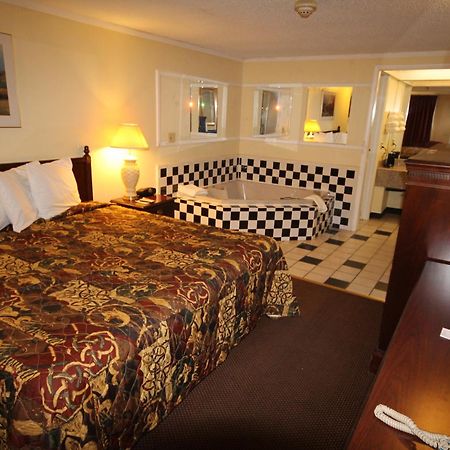 Rodeway Inn & Suites Saginaw Rum bild