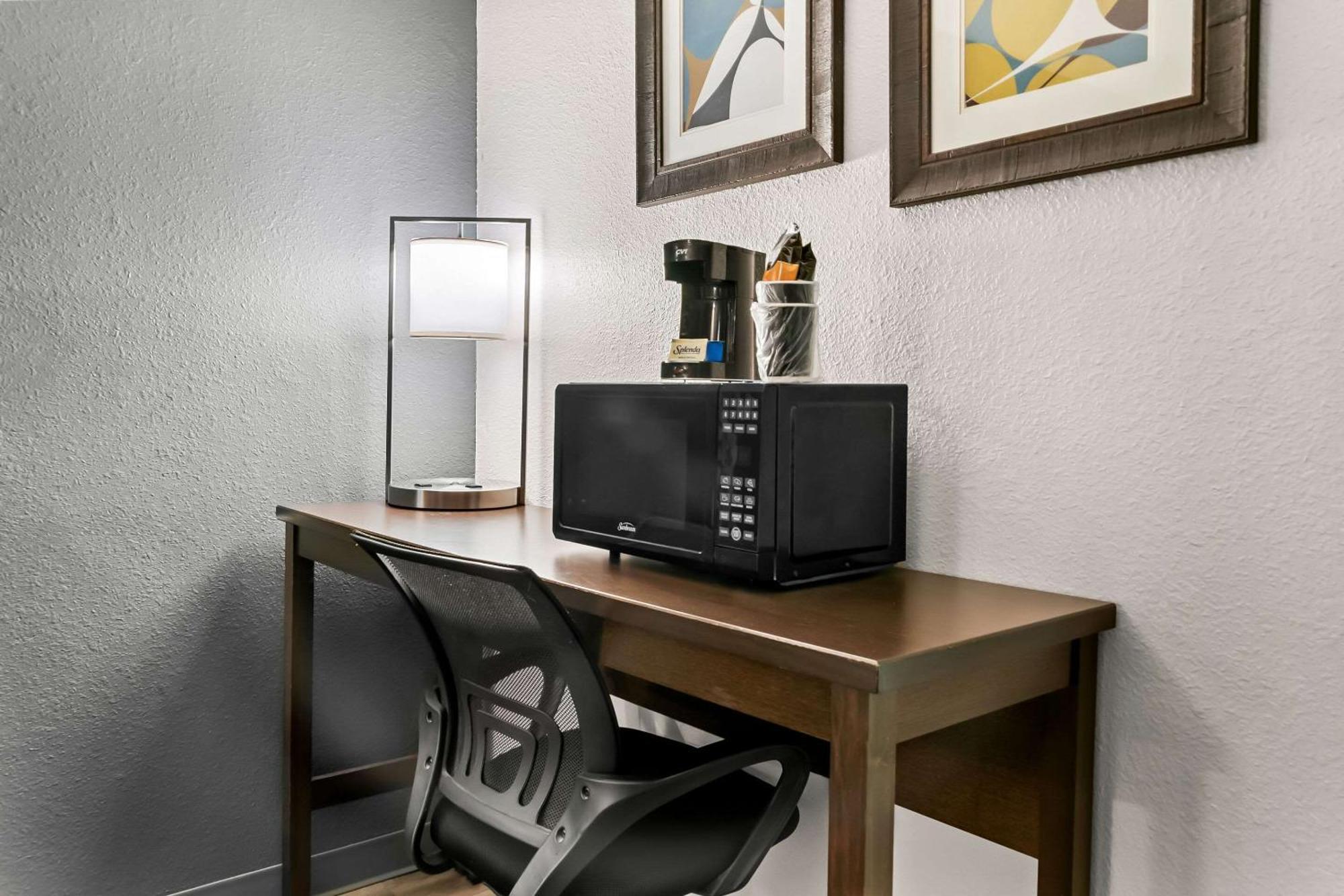 Rodeway Inn & Suites Saginaw Exteriör bild