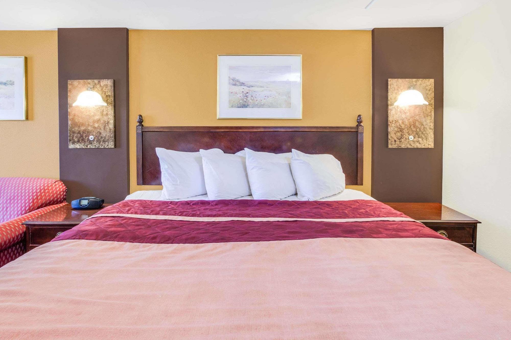 Rodeway Inn & Suites Saginaw Exteriör bild